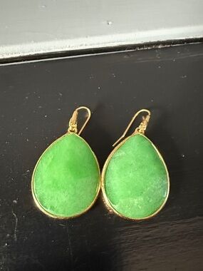 Stella & Dot Bright Green Teardrop Gold Hook Earrings